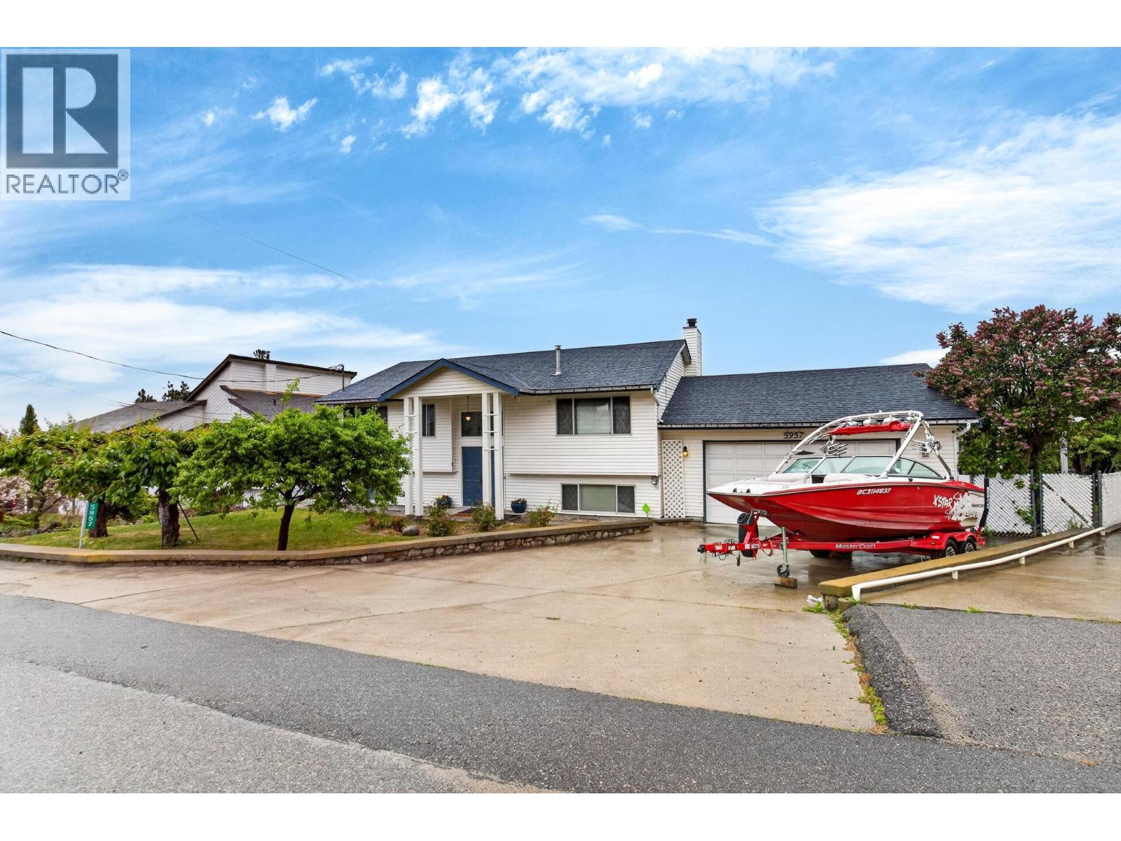 5957 Turner Avenue, Peachland, British Columbia  V0H 1X4 - Photo 1 - 10387209