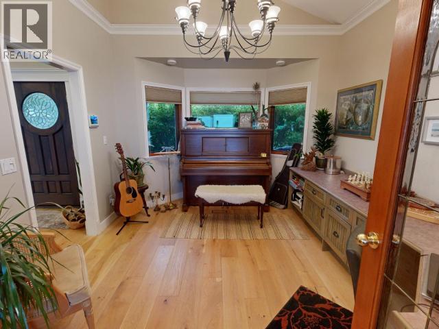 8745 Patricia Road, Powell River, British Columbia   - Photo 17 - 19450