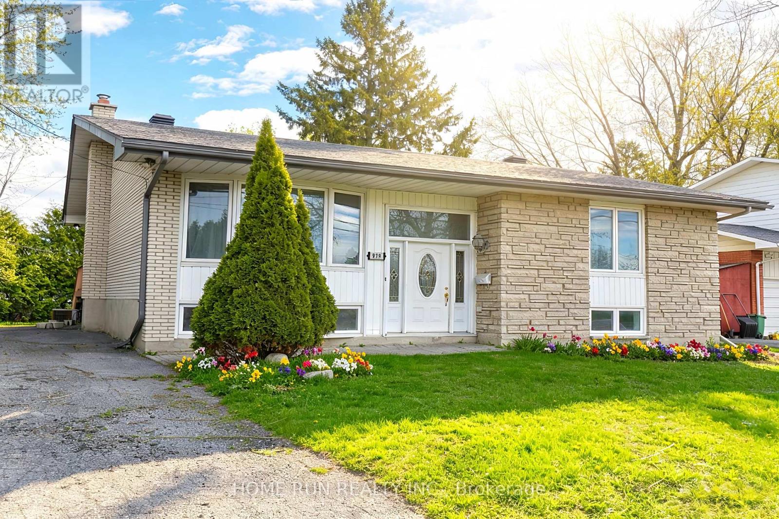 979 BLAIR ROAD, Ottawa, Ontario