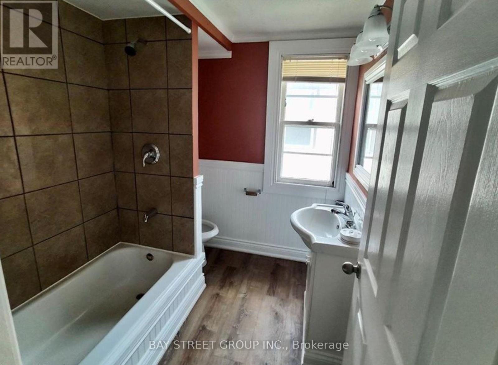 Upper - 5114 Mcrae Street, Niagara Falls, Ontario L2E 1P5 - Photo 8 - X13131510