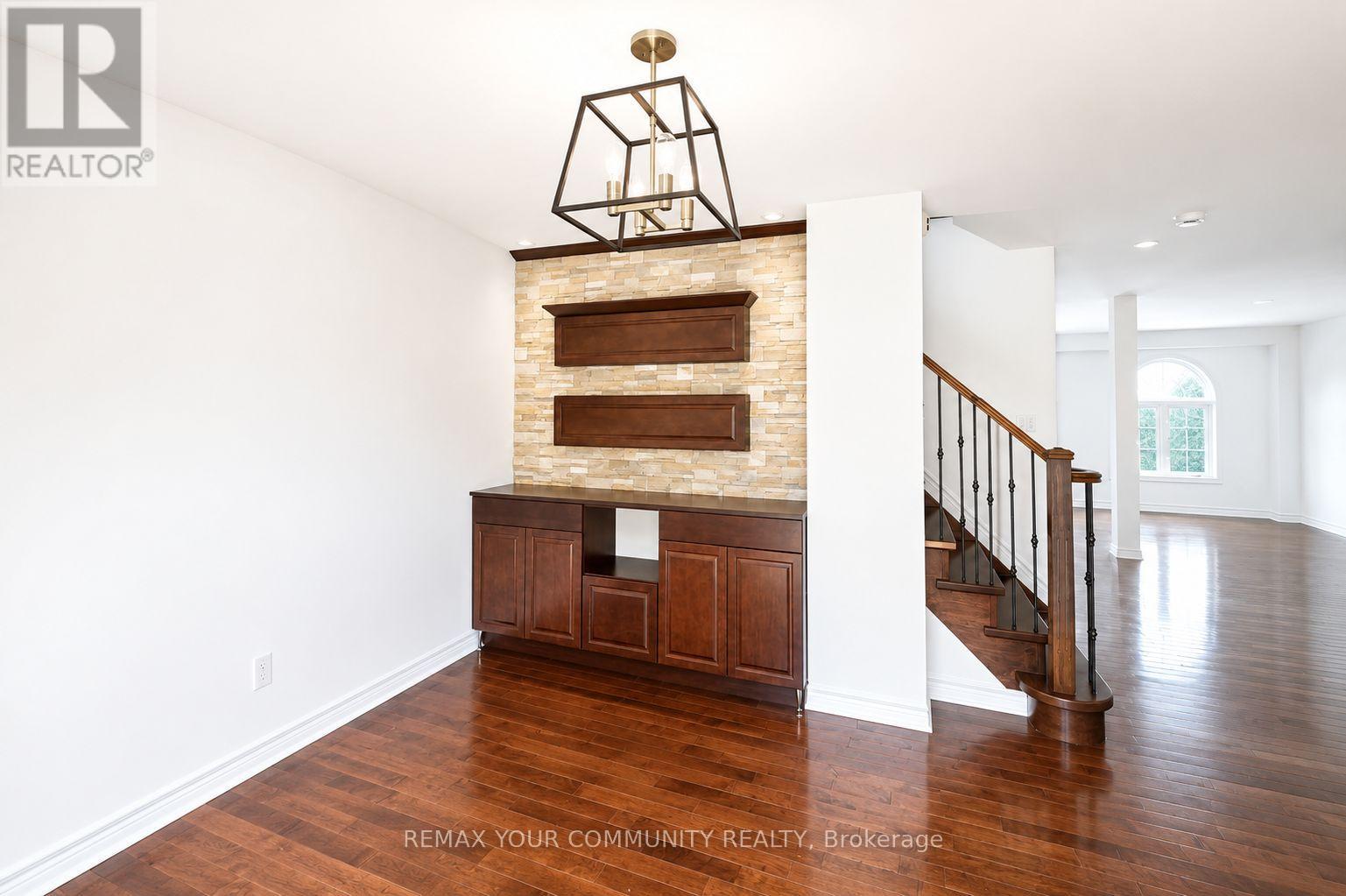 69 Gail Parks Crescent, Newmarket, Ontario  L3X 3B9 - Photo 6 - N13126708