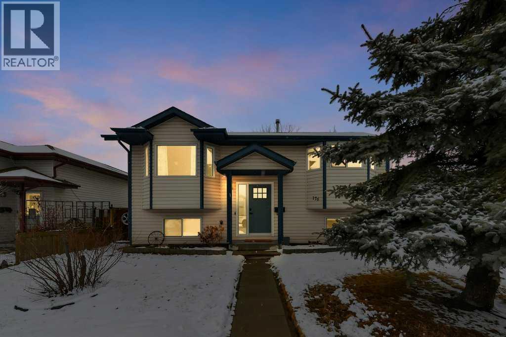 176 Westgate Crescent, Blackfalds, Alberta  T4M 0J9 - Photo 1 - A2302726
