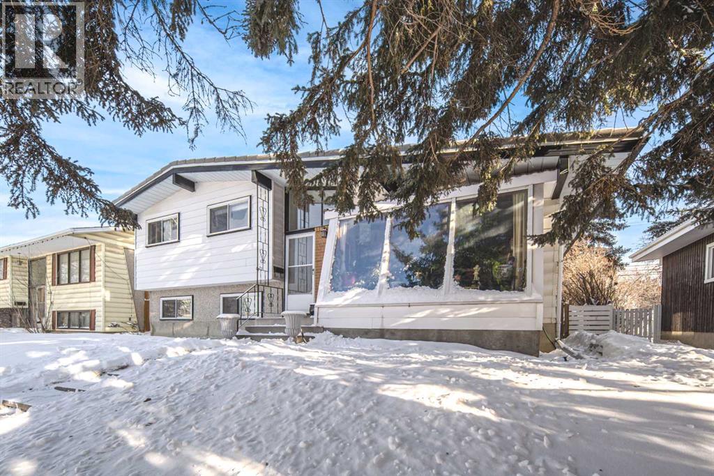 4012 Varsity Drive NW, Calgary, Alberta  T3A 0Z6 - Photo 1 - A2287820