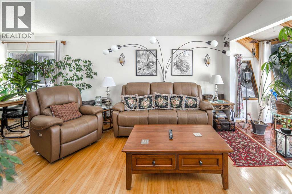 4012 Varsity Drive NW, Calgary, Alberta  T3A 0Z6 - Photo 3 - A2287820