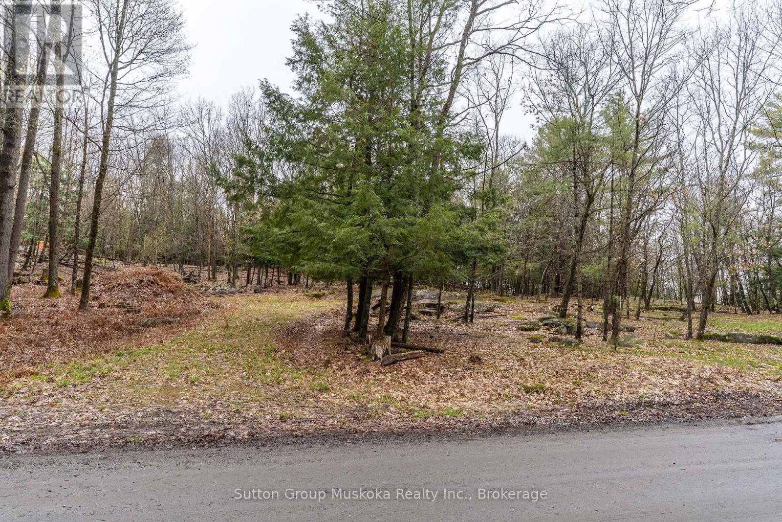 70 VILLAGE HILL ROAD, Huntsville, Ontario