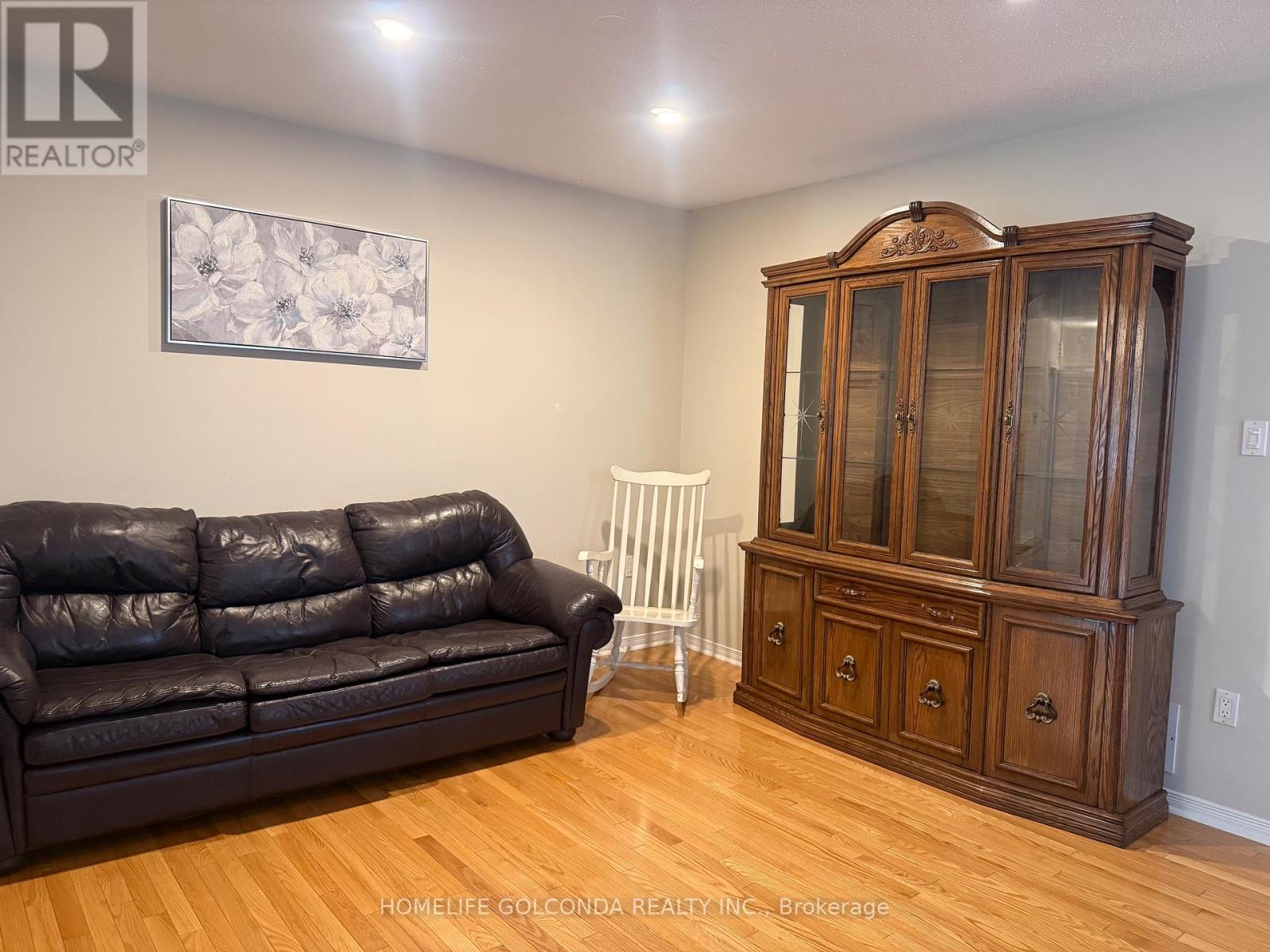 74 Rideau Drive, Richmond Hill, Ontario  L4B 4P1 - Photo 2 - N13131548