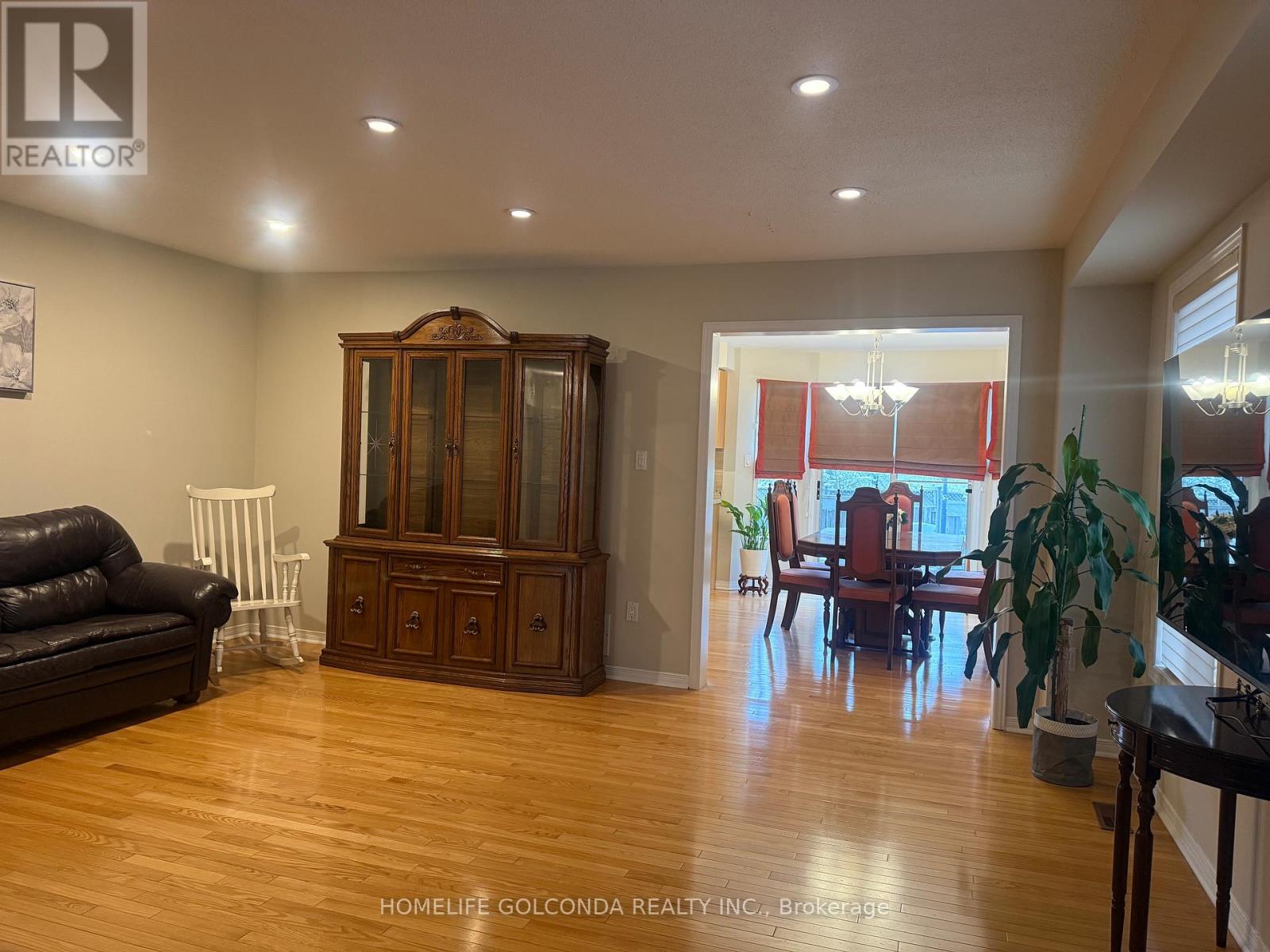 74 Rideau Drive, Richmond Hill, Ontario  L4B 4P1 - Photo 3 - N13131548