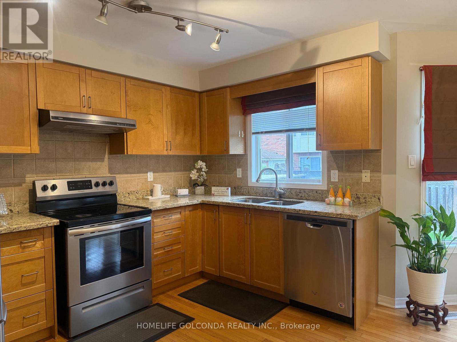 74 Rideau Drive, Richmond Hill, Ontario  L4B 4P1 - Photo 5 - N13131548