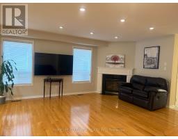 74 RIDEAU DRIVE, Richmond Hill, Ontario