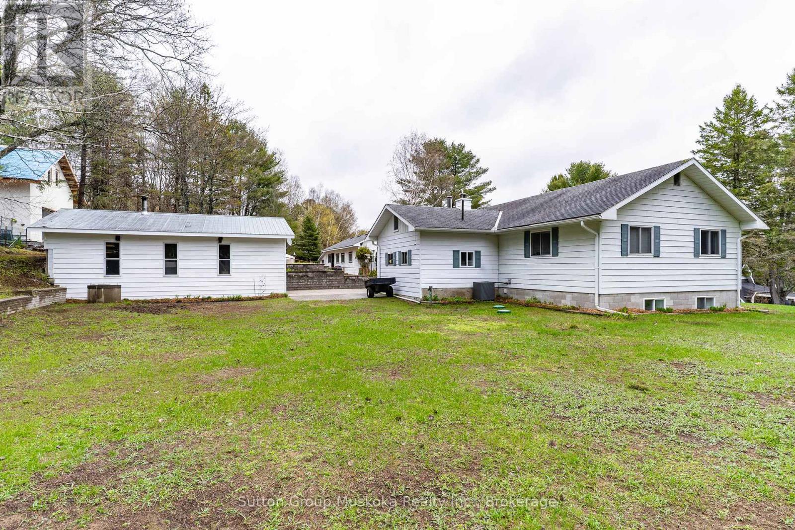 64 SPRUCE DRIVE, Huntsville, Ontario