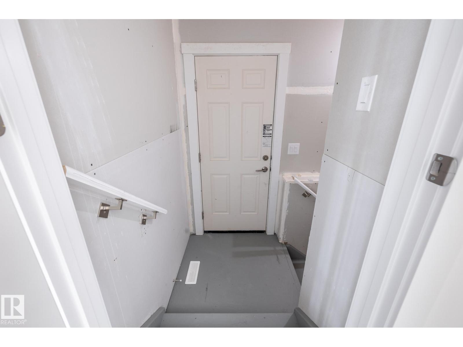15643 2 St NE, Edmonton, Alberta  T5Y 6K8 - Photo 3 - E4468060