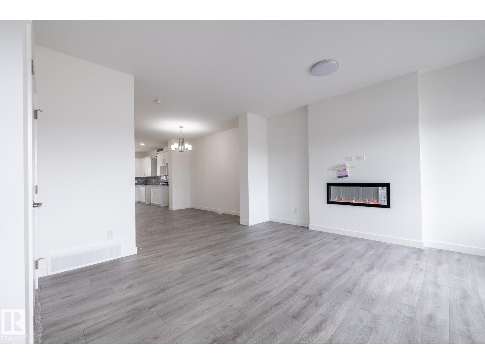15643 2 St NE, Edmonton, Alberta  T5Y 6K8 - Photo 5 - E4468060