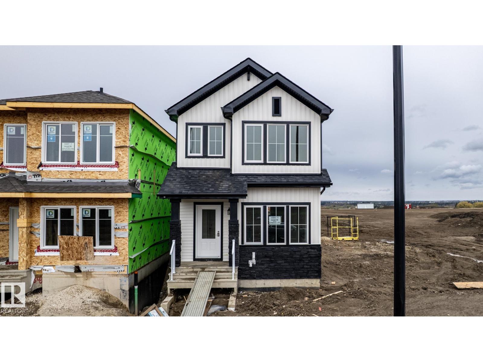 15643 2 St NE, Edmonton, Alberta  T5Y 6K8 - Photo 1 - E4468060