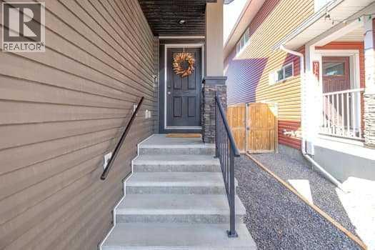 204 Paint Horse Drive, Cochrane, Alberta  T4C 0X1 - Photo 3 - A2302002