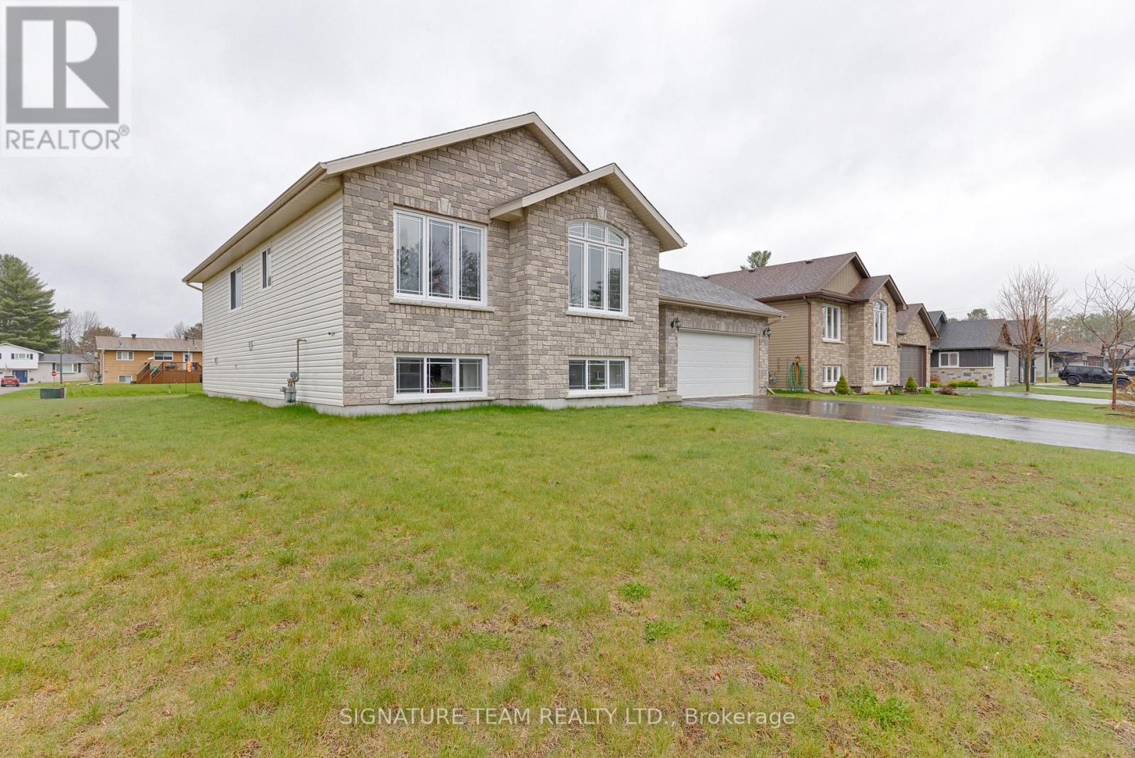 1017 Beatty Crescent, Deep River, Ontario  K0J 1P0 - Photo 2 - X13131596