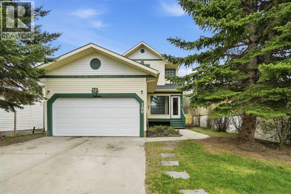 180 Woodside Road Nw, Airdrie, Alberta  T4B 2E2 - Photo 1 - A2311289