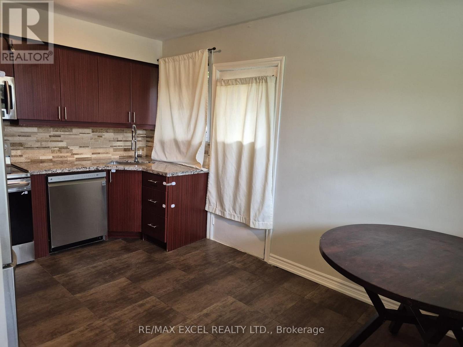 16 Sundance Crescent, Toronto, Ontario  M1G 2M2 - Photo 2 - E12903614