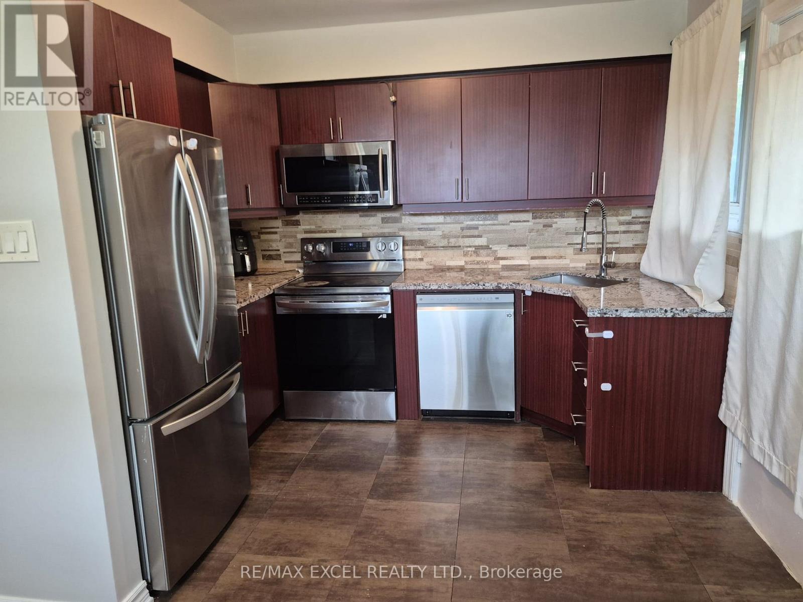 16 Sundance Crescent, Toronto, Ontario  M1G 2M2 - Photo 3 - E12903614