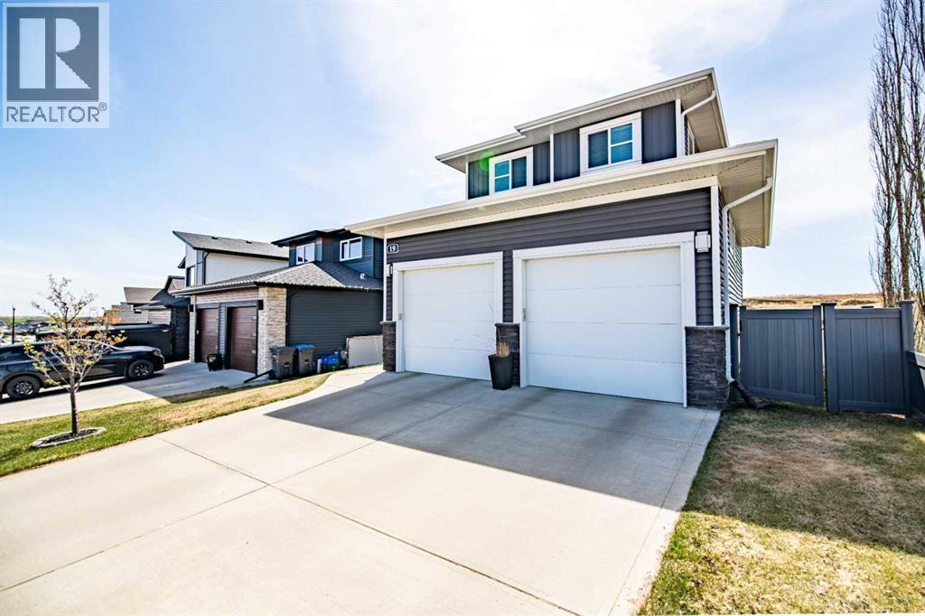 19 Vanveller Way, Sylvan Lake, Alberta  T4S 0M4 - Photo 1 - A2291138