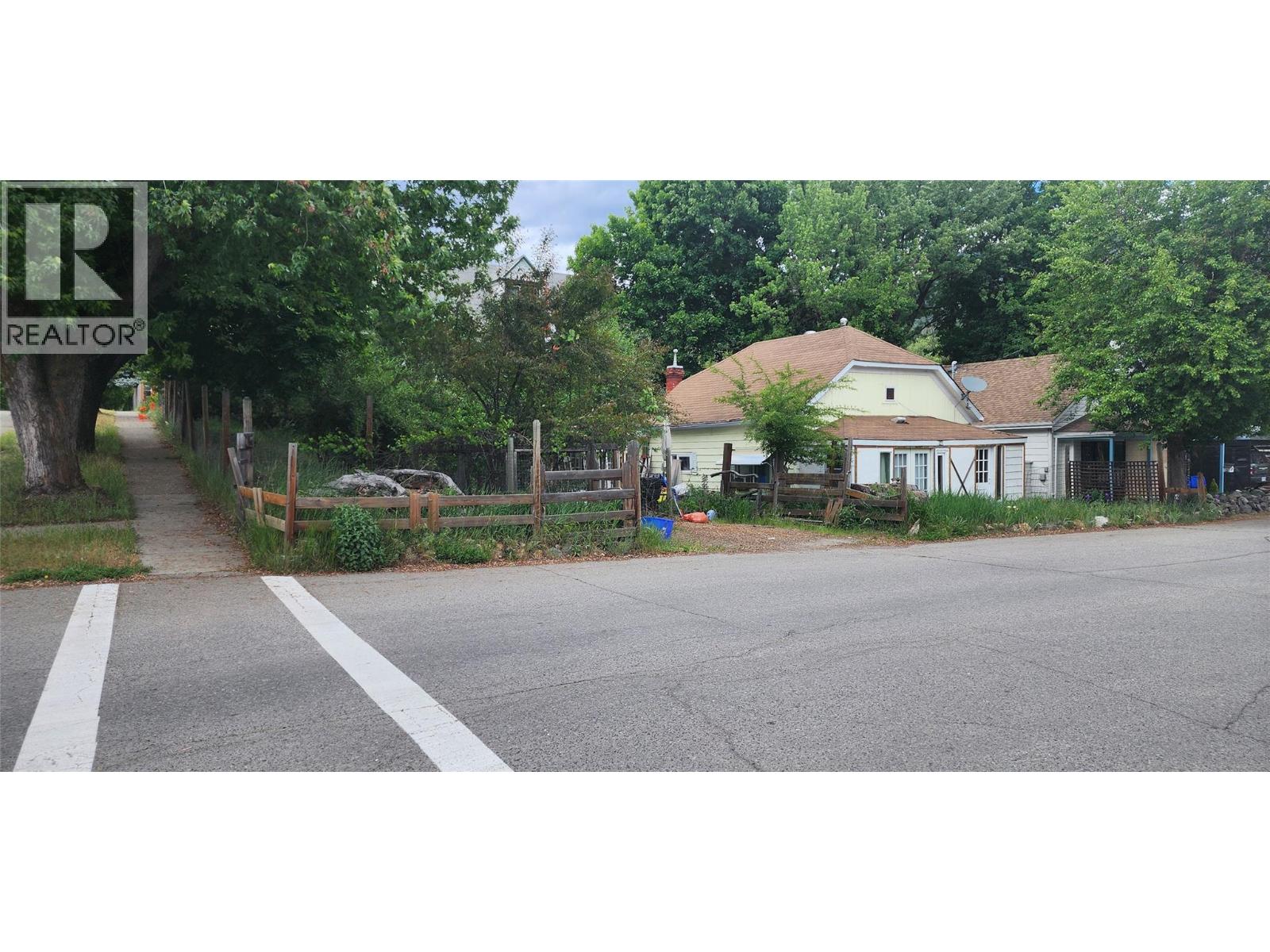 173 75th Avenue, Grand Forks, British Columbia  V0H 1H0 - Photo 2 - 10387639