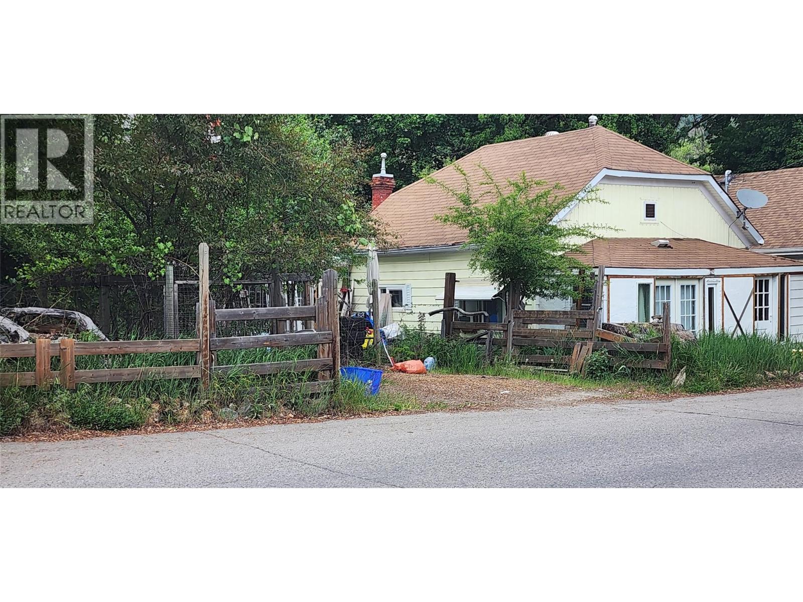 173 75th Avenue, Grand Forks, British Columbia  V0H 1H0 - Photo 3 - 10387639
