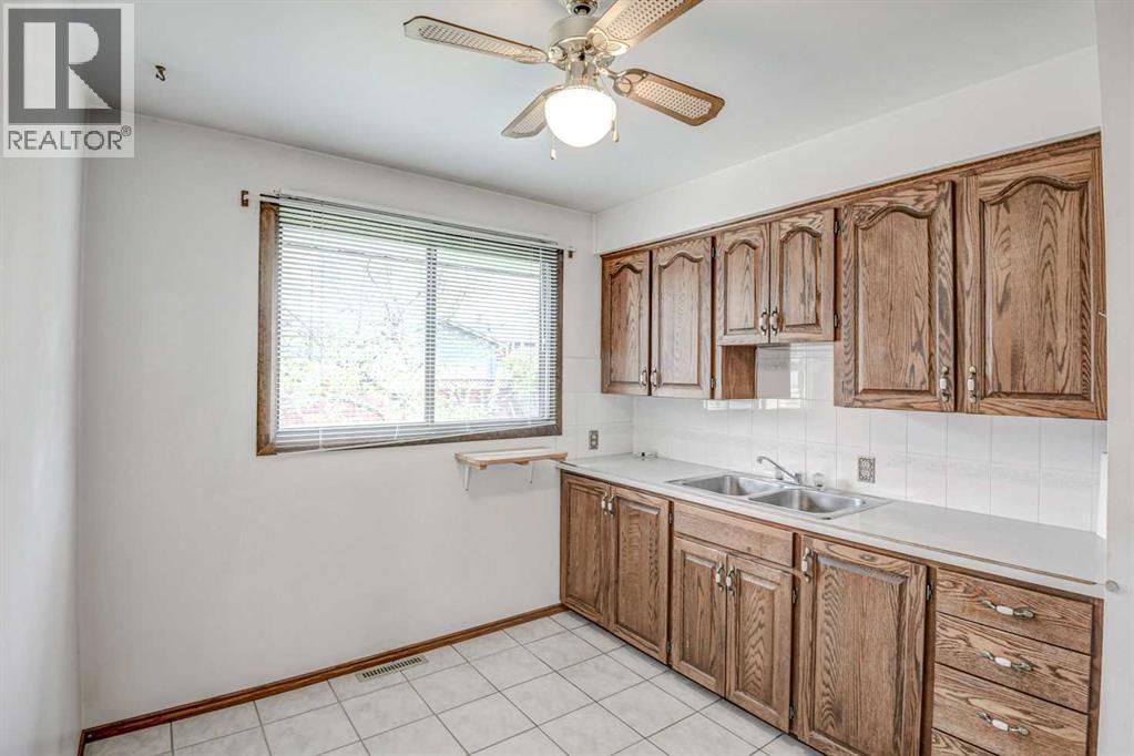 544 Thornhill Place Nw, Calgary, Alberta  T2K 2S7 - Photo 8 - A2311323