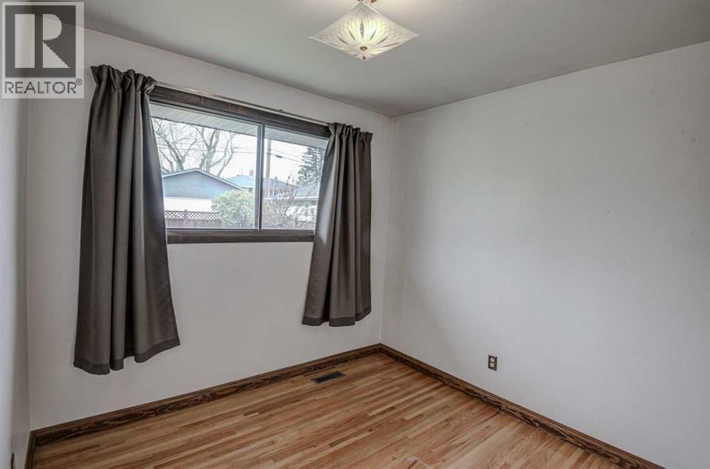 544 Thornhill Place Nw, Calgary, Alberta  T2K 2S7 - Photo 12 - A2311323