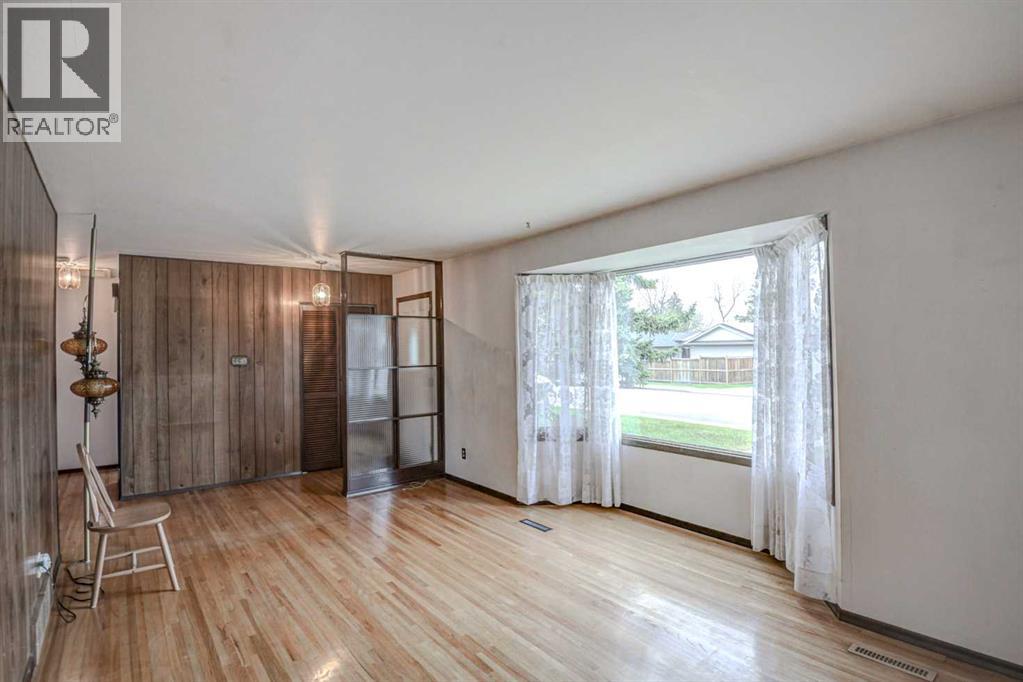 544 Thornhill Place Nw, Calgary, Alberta  T2K 2S7 - Photo 7 - A2311323