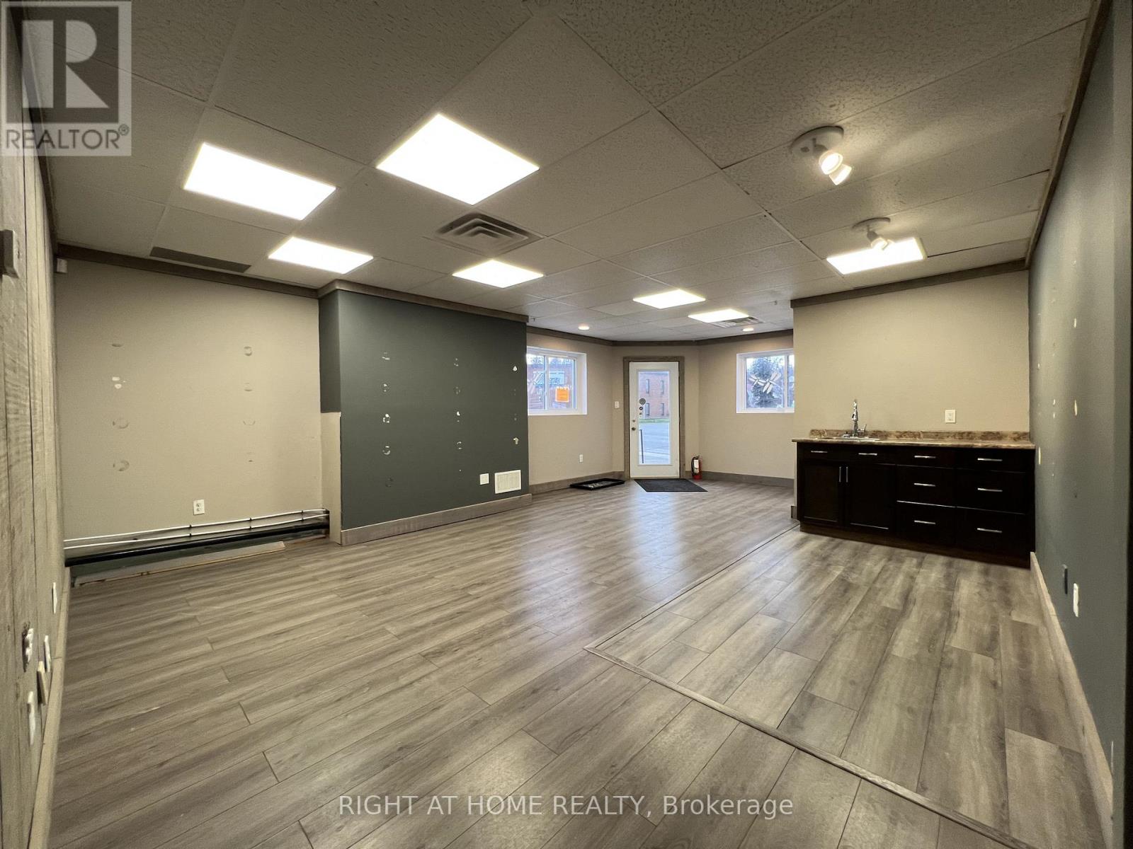 101 - 32 Matchedash Street N, Orillia, Ontario  L3V 4T5 - Photo 17 - S13131658
