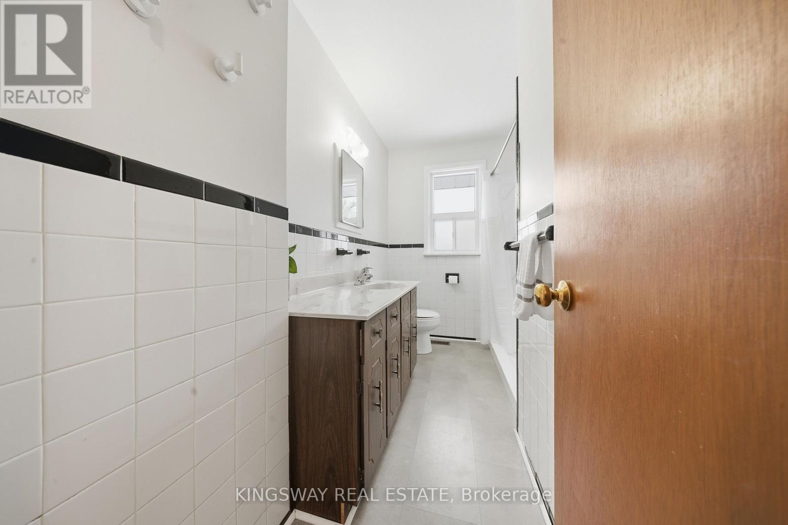 163 Floradale Drive, Mississauga, Ontario  L5B 1G2 - Photo 11 - W13075444