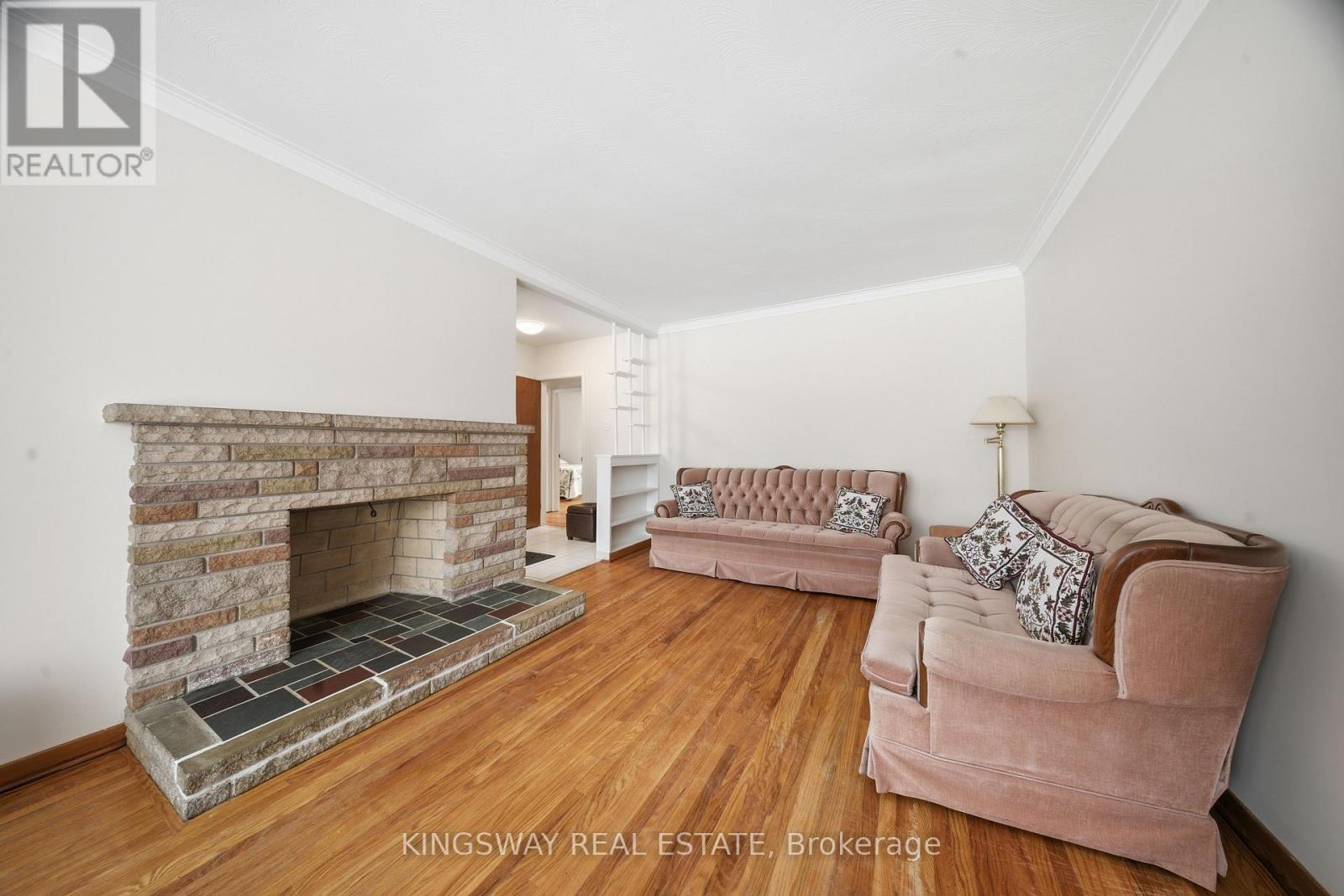 163 Floradale Drive, Mississauga, Ontario  L5B 1G2 - Photo 6 - W13075444