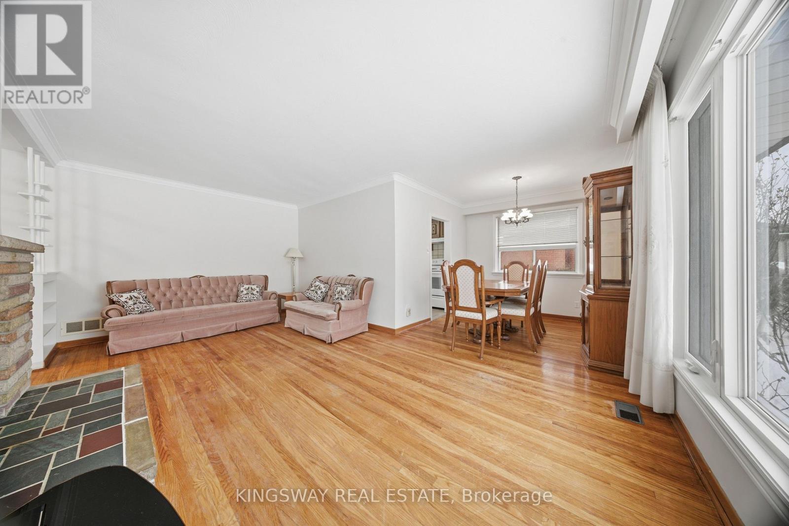 163 Floradale Drive, Mississauga, Ontario  L5B 1G2 - Photo 7 - W13075444