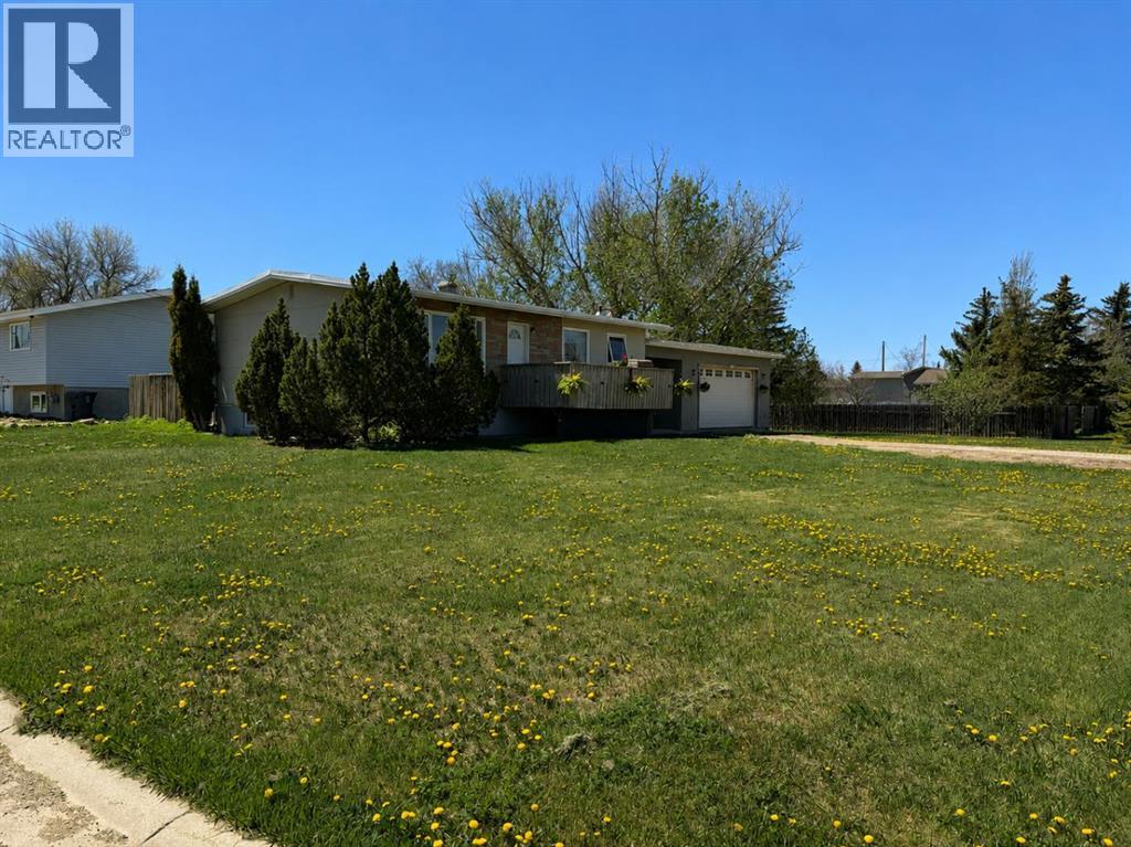 422 3rd Ave, Stirling, Alberta  T0K 2E0 - Photo 2 - A2310788