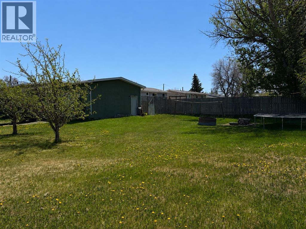 422 3rd Ave, Stirling, Alberta  T0K 2E0 - Photo 3 - A2310788