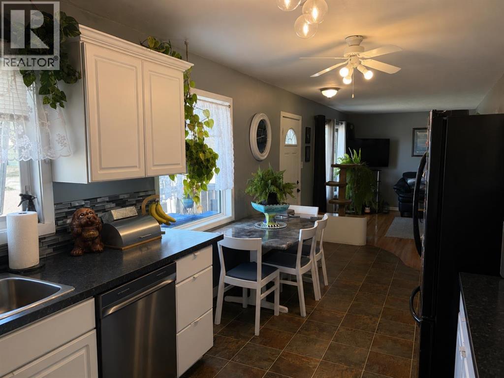 422 3rd Ave, Stirling, Alberta  T0K 2E0 - Photo 6 - A2310788