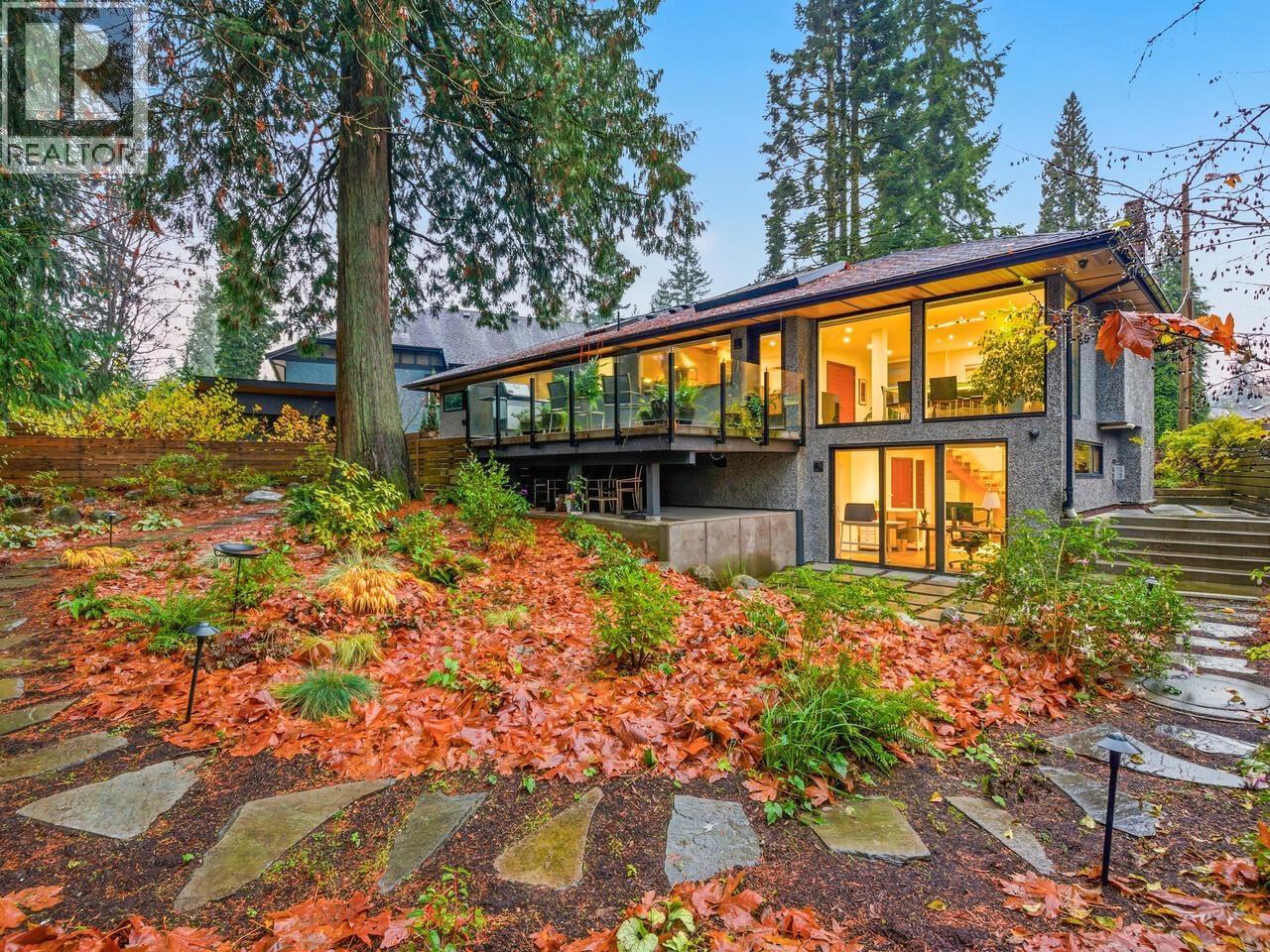 1381 Chine Crescent, Coquitlam, British Columbia  V3J 5X3 - Photo 2 - R3124043