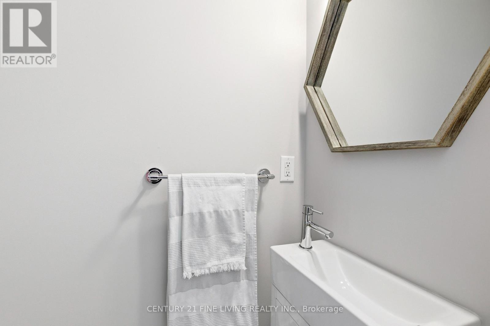 279 Downsview Park Boulevard, Toronto, Ontario  M3K 0B6 - Photo 4 - W13131686