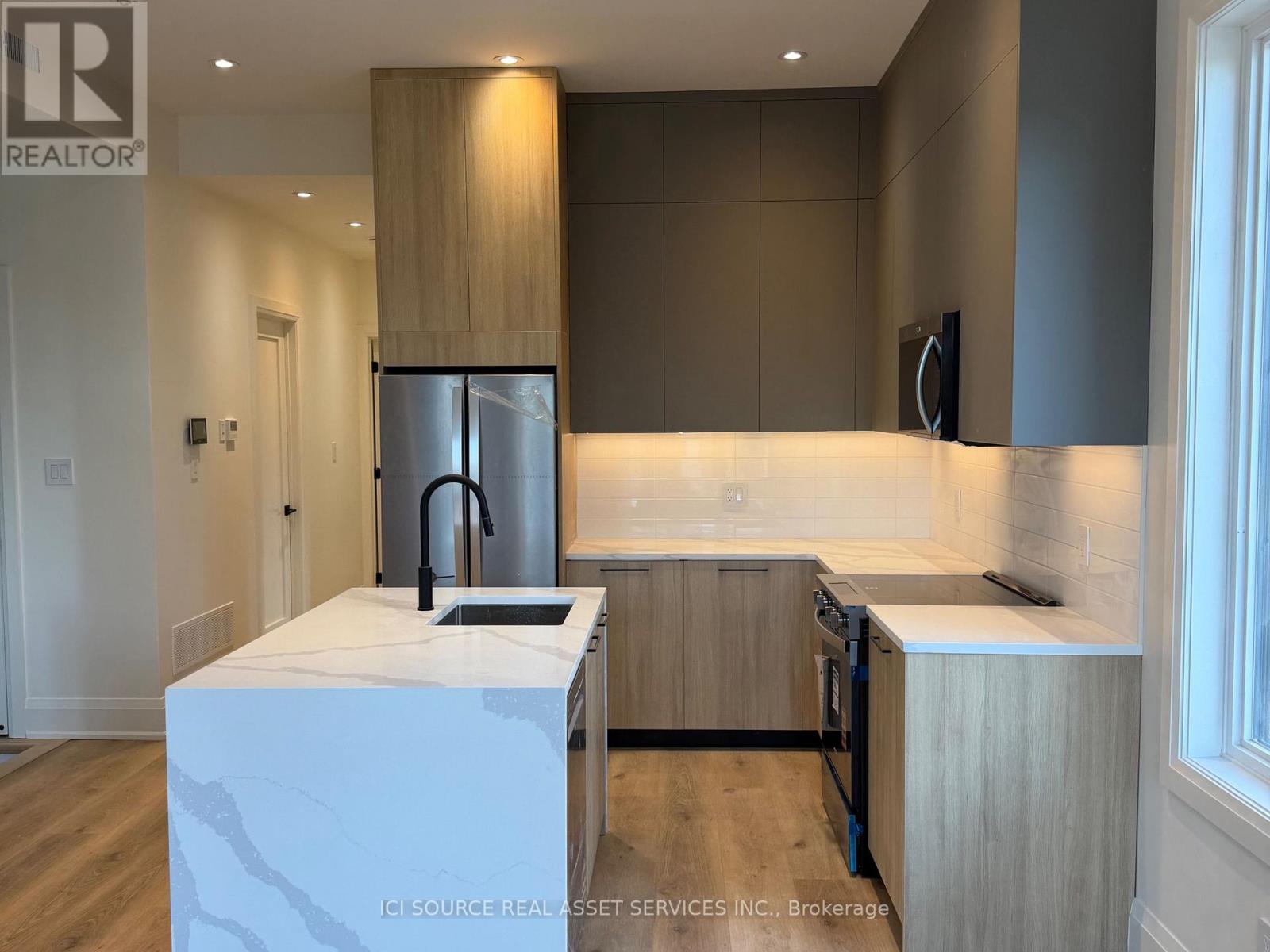 UNIT 3 - 28 NORCROSS ROAD, Toronto, Ontario