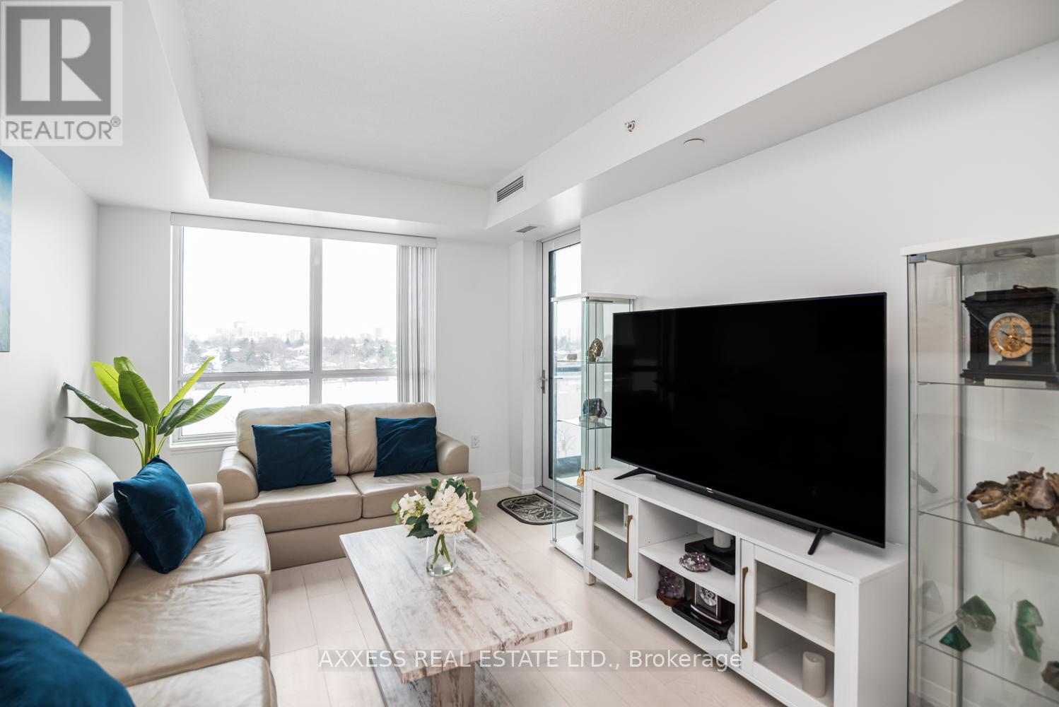 619 - 10 Gibbs Road, Toronto, Ontario  M9B 0E2 - Photo 4 - W12994186