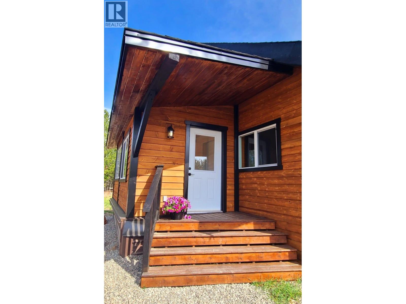 7058 93 Mile Loop Road, 100 Mile House, British Columbia  V0K 2E2 - Photo 9 - R3123106