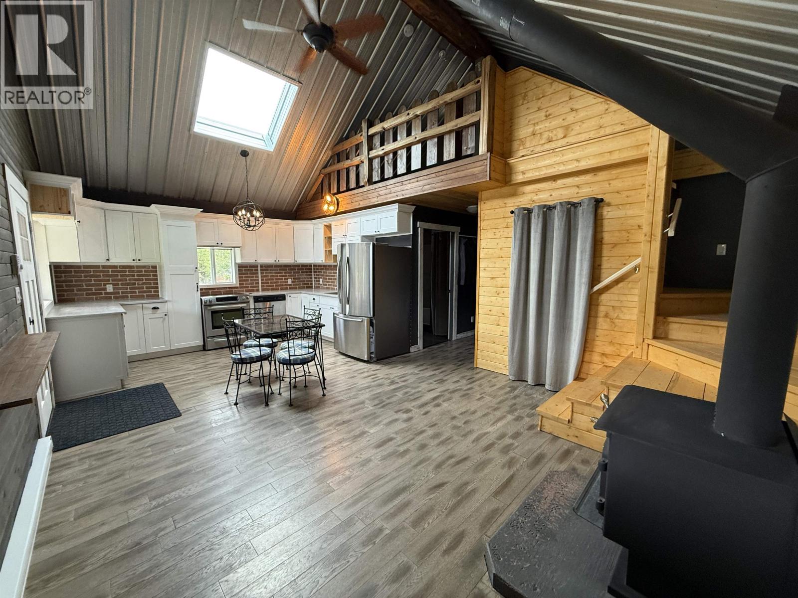 7058 93 Mile Loop Road, 100 Mile House, British Columbia  V0K 2E2 - Photo 11 - R3123106