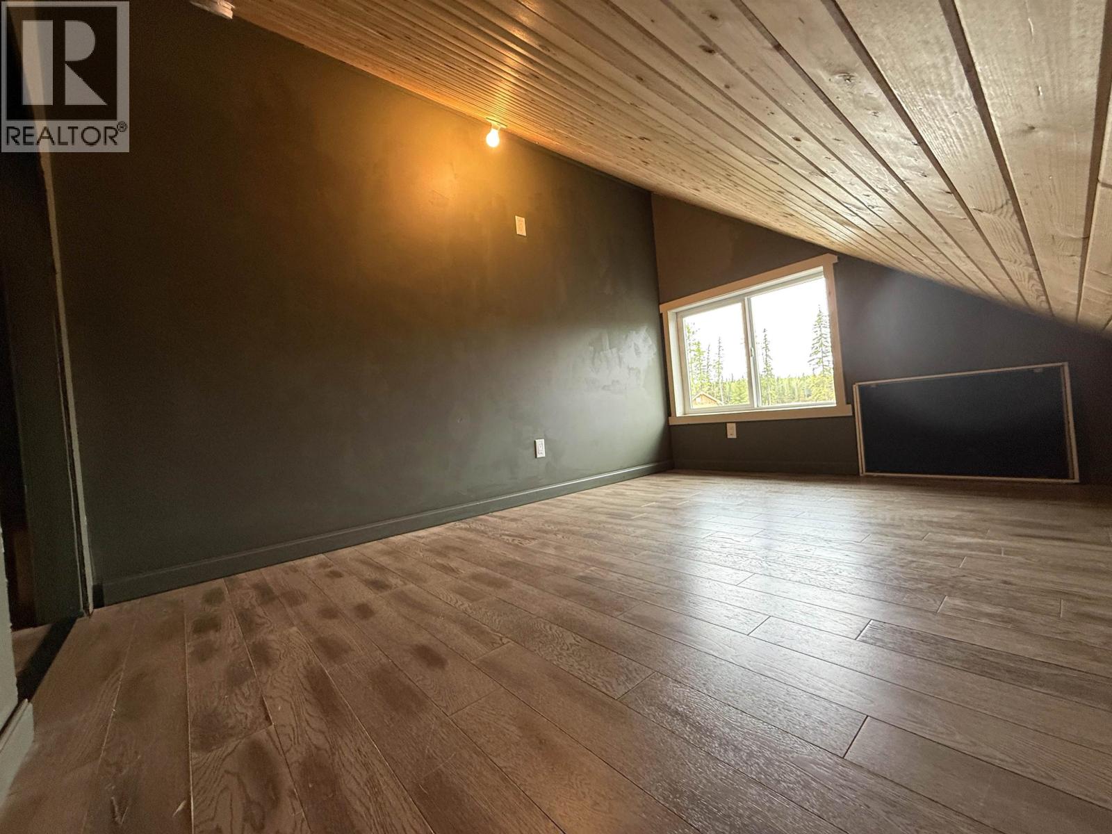 7058 93 Mile Loop Road, 100 Mile House, British Columbia  V0K 2E2 - Photo 33 - R3123106