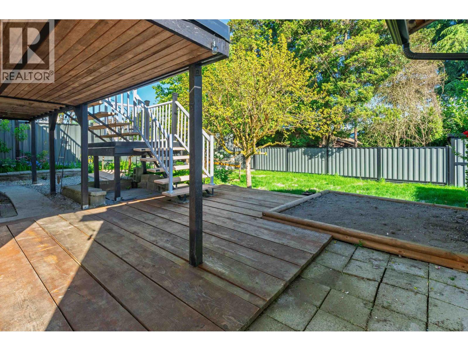 300 Tenth Avenue, New Westminster, British Columbia  V3L 2B2 - Photo 25 - R3123055
