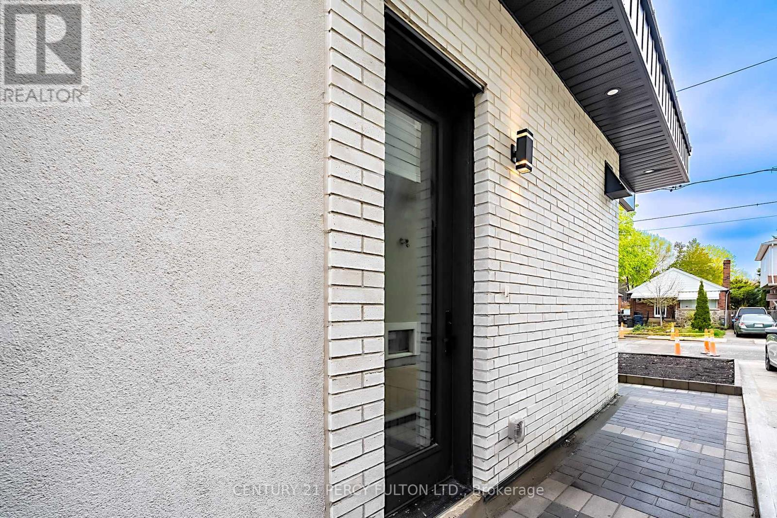 2 - 13 Mckayfield Road, Toronto, Ontario  M4J 3V5 - Photo 5 - E13131704