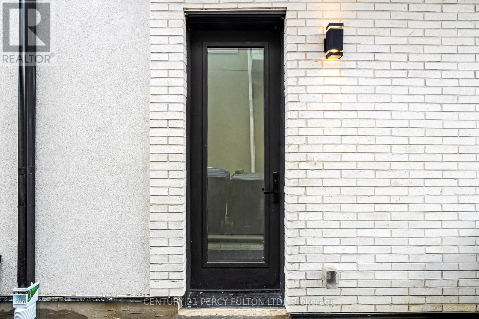 2 - 13 Mckayfield Road, Toronto, Ontario  M4J 3V5 - Photo 6 - E13131704
