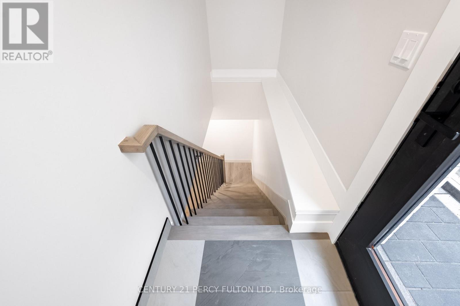 2 - 13 Mckayfield Road, Toronto, Ontario  M4J 3V5 - Photo 8 - E13131704