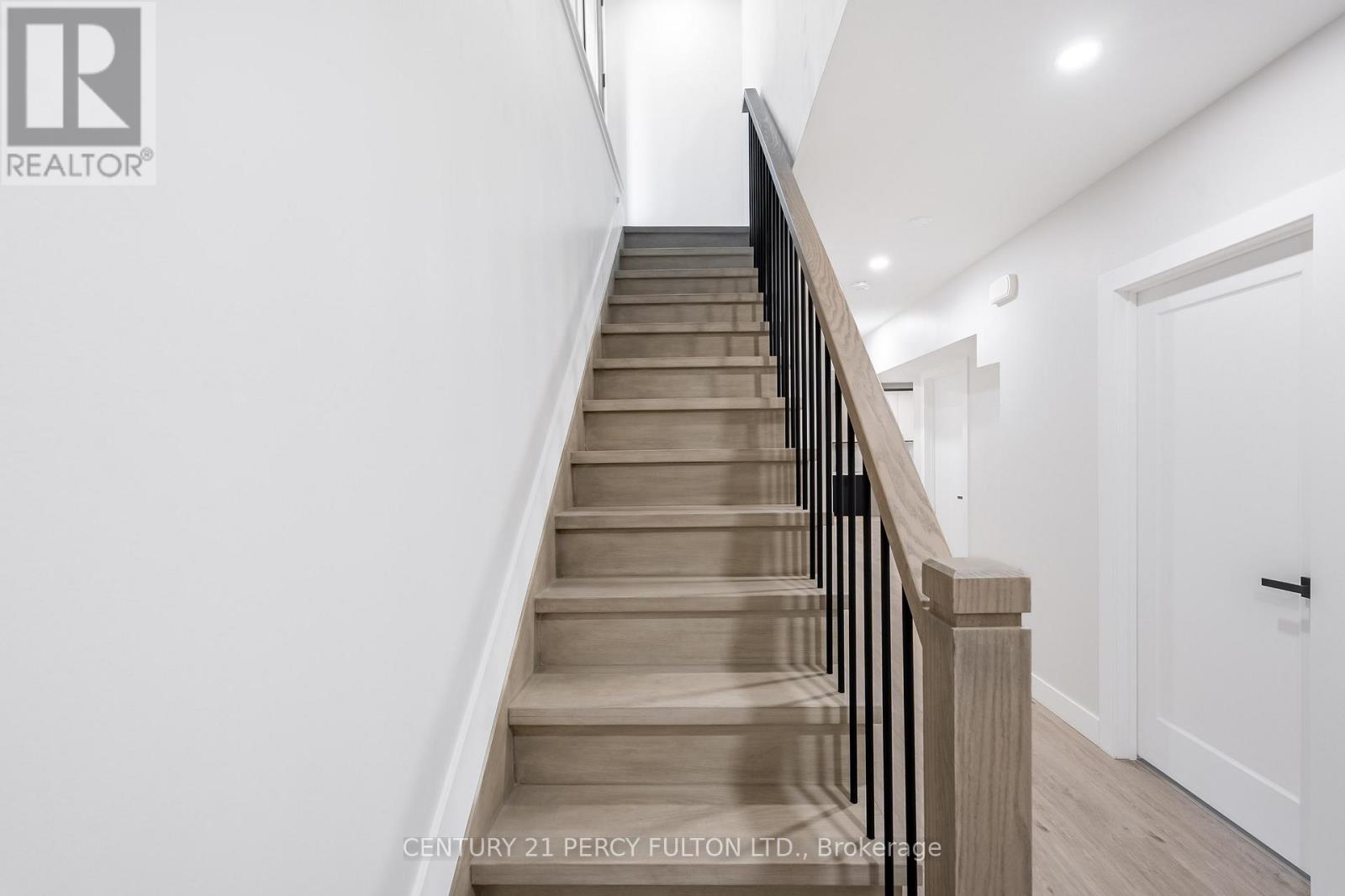 2 - 13 Mckayfield Road, Toronto, Ontario  M4J 3V5 - Photo 9 - E13131704