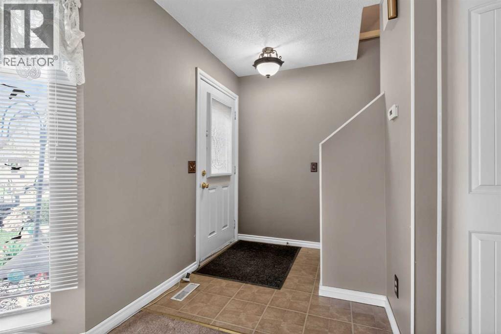 147 Martindale Drive Ne, Calgary, Alberta  T3J 3G5 - Photo 3 - A2310694