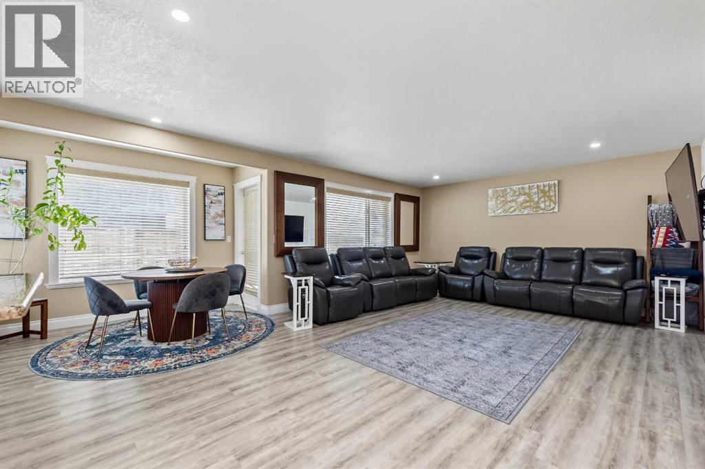 66 Royal Highland Road NW, Calgary, Alberta  T3G 4Y4 - Photo 12 - A2297396