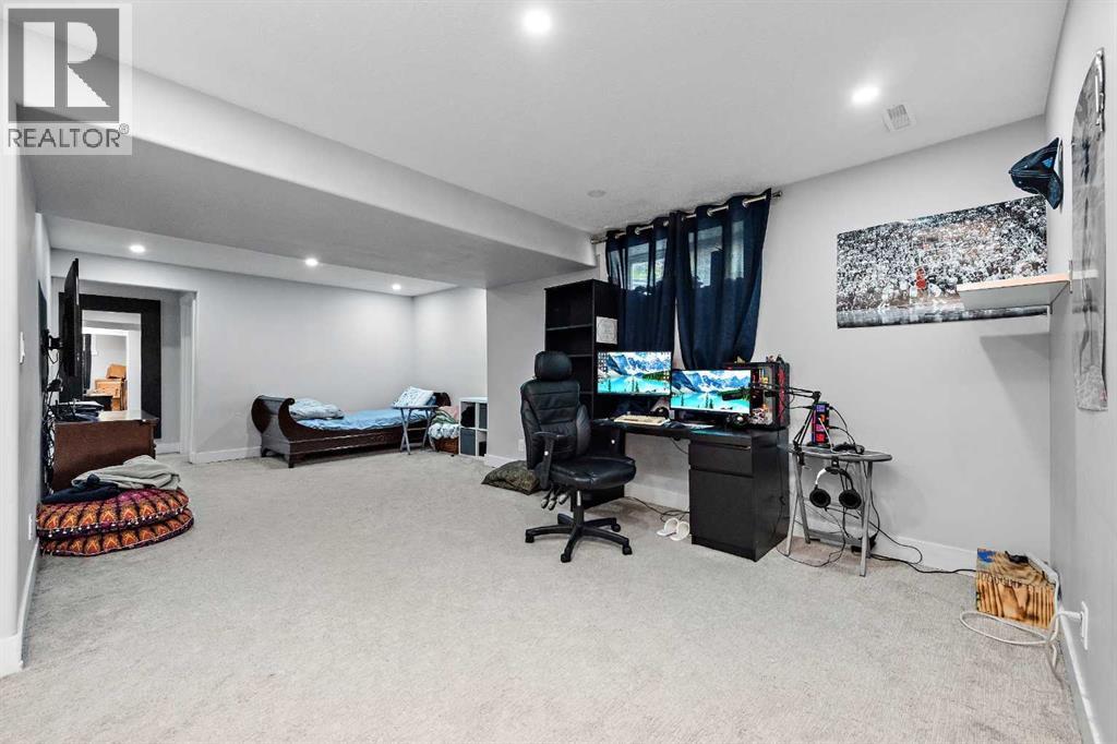 66 Royal Highland Road NW, Calgary, Alberta  T3G 4Y4 - Photo 39 - A2297396